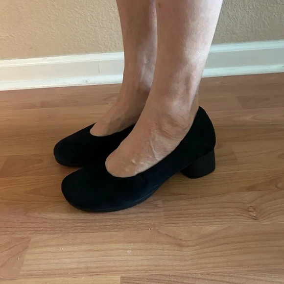 Think! Women's Black Suede Pumps Heels - Picture 12 of 14